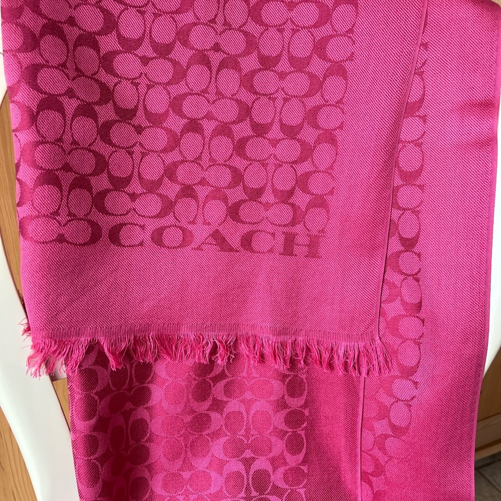 New with Tag Coach Signature Stole in Deep Pink - Picture 4 of 9